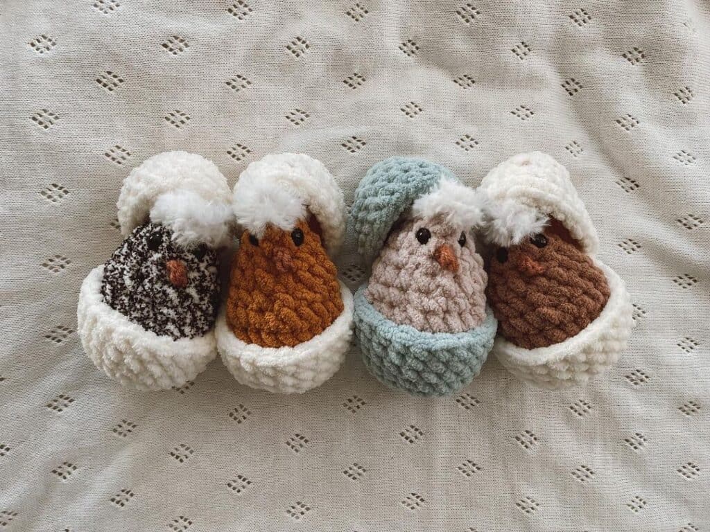 Little baby chicks crochet, cute and adorable as gifts or decorations 